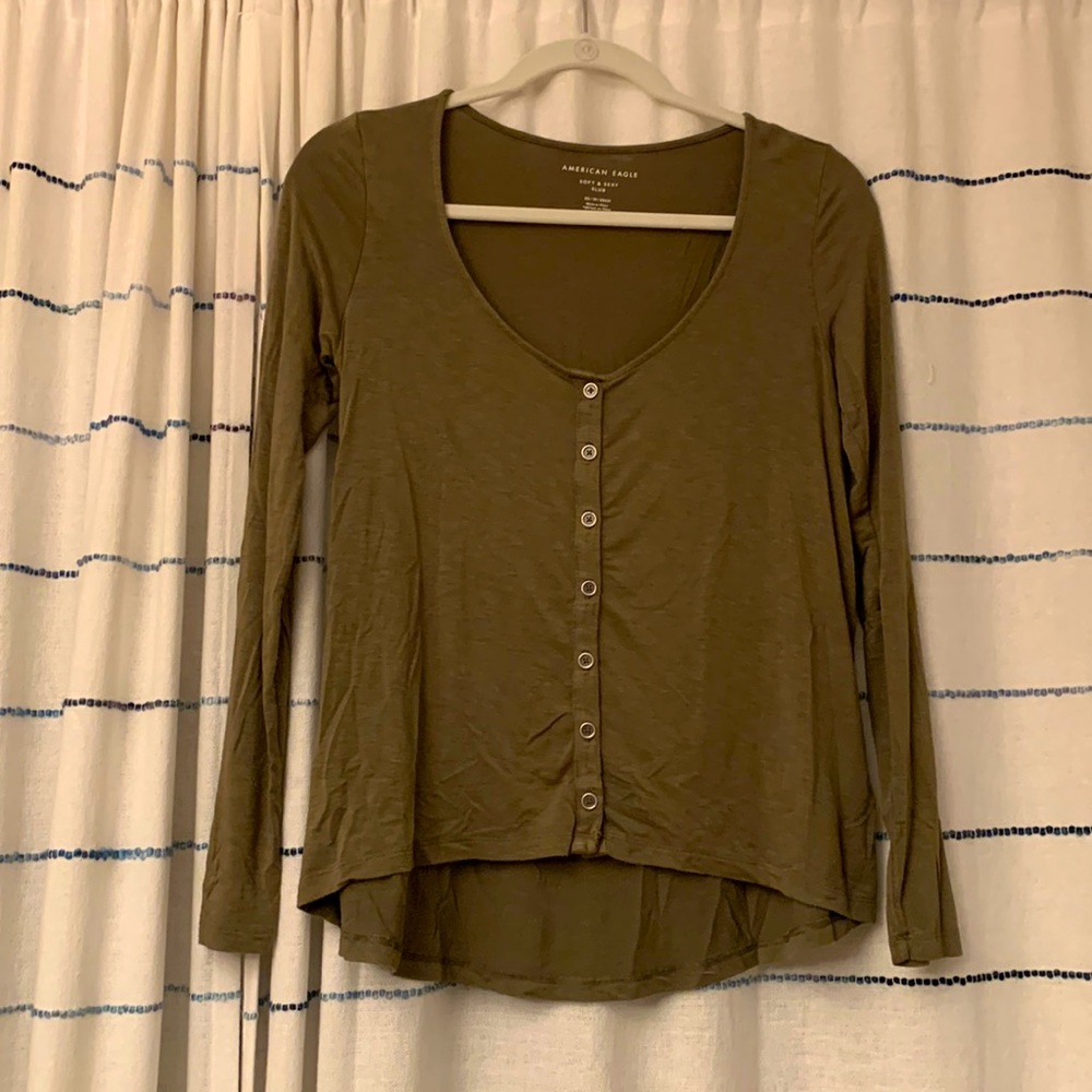 Long sleeve green top